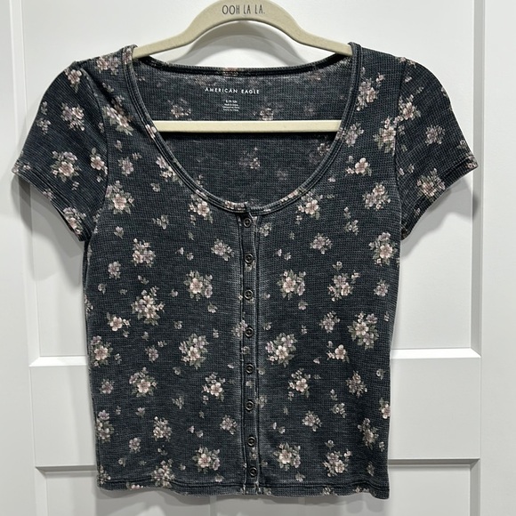 American Eagle Outfitters Tops - AEO Dark Blue Floral Short Sleeve Crop Top - Size Small